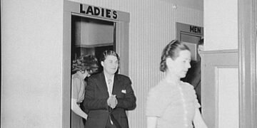 Mengapa Toilet Dipisah Cewek-Cowok? Sejarah yang Jarang Dibahas