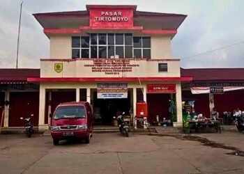 Tirtomoyo, Wonogiri: Gerbang Timur Jawa Tengah yang Menyimpan Air, Doa, dan Legenda Raja