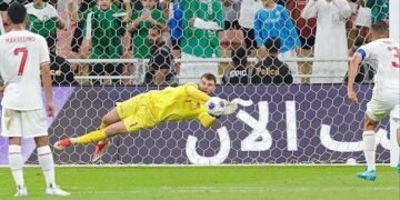 Maarten Paes ke Ajax: Sejarah Baru Sepak Bola Indonesia