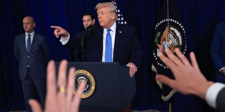 Trump Ancam Tarif Impor bagi Negara Penentang Klaim AS atas Greenland