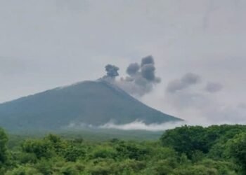 Gunung Ile Lewotolok Kembali Meletus, Warga Diminta Waspada Abu Vulkanik