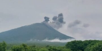 Gunung Ile Lewotolok Kembali Meletus, Warga Diminta Waspada Abu Vulkanik