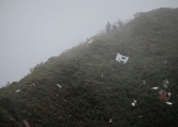 Pencarian ATR 42-500, Basarnas Temukan Barang Milik Pramugari