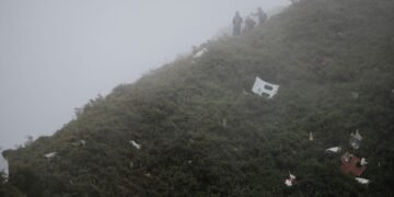 Pencarian ATR 42-500, Basarnas Temukan Barang Milik Pramugari