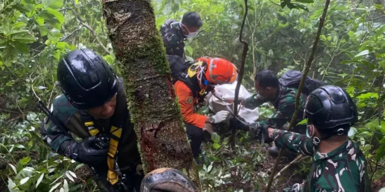 Jenazah Korban ATR 42-500 Dievakuasi dari Jurang Maros-Pangkep