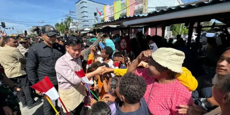 Wapres Gibran Sambangi Pasar Ikan Biak, Papua