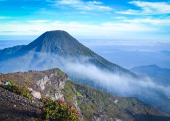 Gunung Gede Pangrango & Gelang Pintar: Safety Gadget atau Overtracking?