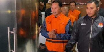 Maidi Digiring KPK: Rompi Oranye, Tangan Diborgol