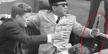 Tongkat Bung Karno: Pucang Kalak, Mitos, dan Imajinasi Kekuasaan