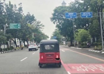 Puluhan Ojol Solo Turun ke Balai Kota, Tuntut Larangan Bajaj Ilegal