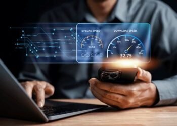 Komdigi Klaim Internet Ngebut Siapa yang Sebenarnya Menikmati?