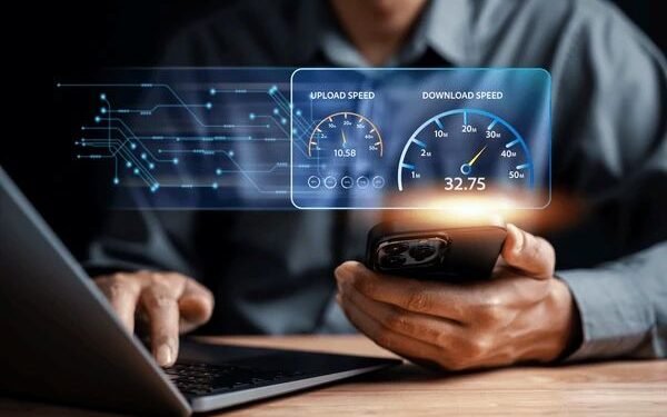 Komdigi Klaim Internet Ngebut Siapa yang Sebenarnya Menikmati?