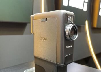 Saat Gen Z Bosan Digital, Kamera Instan Jadi Pelarian