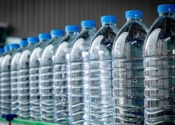 Airnya Bening, Risikonya Nggak Kelihatan: Bahaya Mikroplastik di Balik AMDK