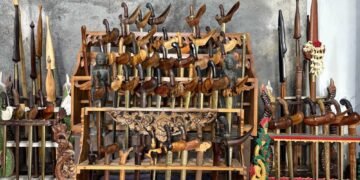 Keris: Sebilah Besi yang Menyimpan Doa, Sejarah, dan Etika Hidup