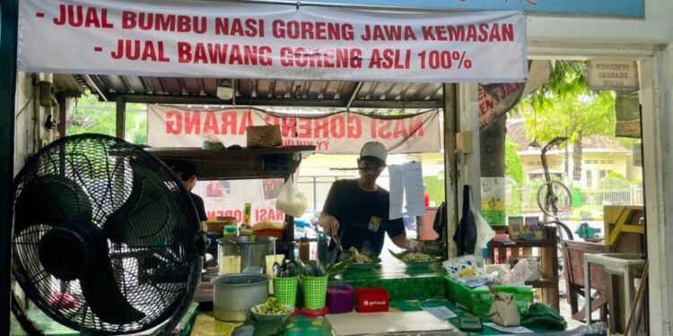 Nasi Goreng Arang YY: Asap, Arang, dan Nostalgia Jadi Gaya Hidup