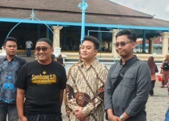 PB XIV Serahkan Nawala Kekancingan ke Takmir Masjid Agung Solo