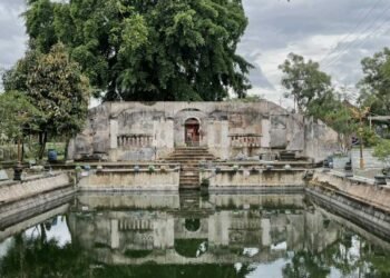 Sendang Kamal dan Prasastinya: Saat Dua Zaman Bertemu di Air yang Sama