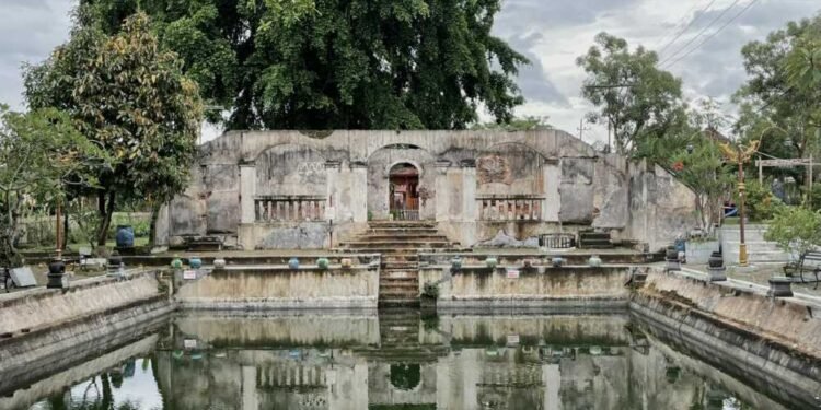 Sendang Kamal dan Prasastinya: Saat Dua Zaman Bertemu di Air yang Sama