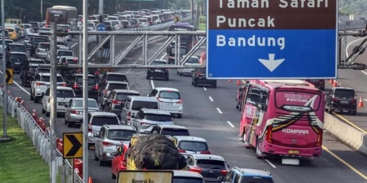 Libur Imlek, Polisi Berlakukan One Way ke Jakarta di Jalur Puncak