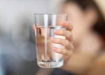 Sering Pusing dan Lemas Saat Puasa? Perhatikan Asupan Air Harianmu