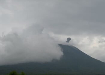 Gunung Ile Lewotolok Meletus 27 Kali, Warga Diimbau Waspada