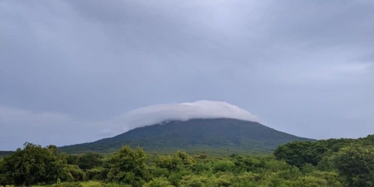 Gunung Ile Lewotolok Meletus 48 Kali, Warga Diimbau Waspada