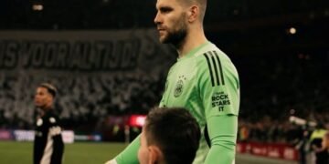 Debut Panas di Amsterdam: Paes Bersinar, Ajax Tertahan