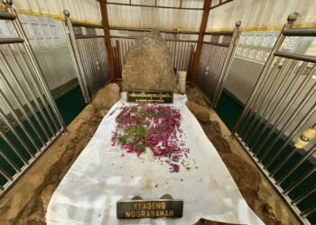 Ki Ageng Anom Besari dan Pohon Kudu Keras di Makam Kuncen