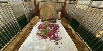 Ki Ageng Anom Besari dan Pohon Kudu Keras di Makam Kuncen