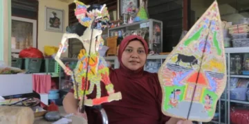 Keterbatasan Bukan Alasan: Herlin dan Misi Mengenalkan Wayang