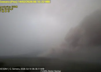 Semeru Luncurkan Awan Panas 6 Km, Warga Diminta Waspada