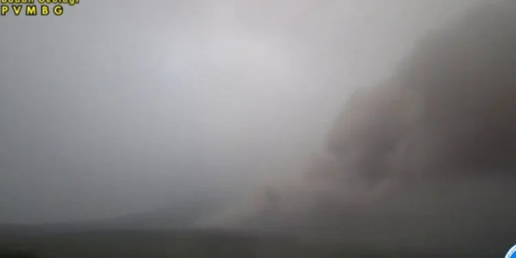 Semeru Luncurkan Awan Panas 6 Km, Warga Diminta Waspada