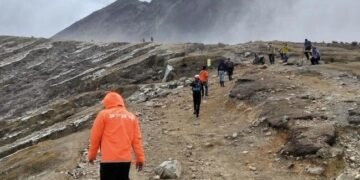 Remaja Hilang di Ijen, Tim SAR Berpacu dengan Waktu dan Menang