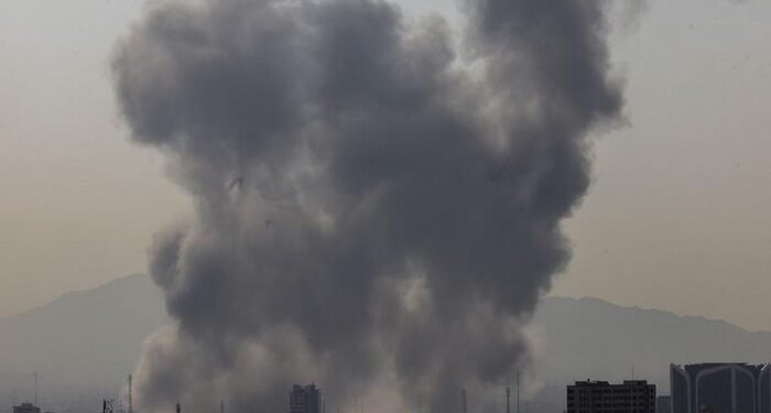 Israel Serang Iran: Ledakan Menggelegar Guncang Teheran