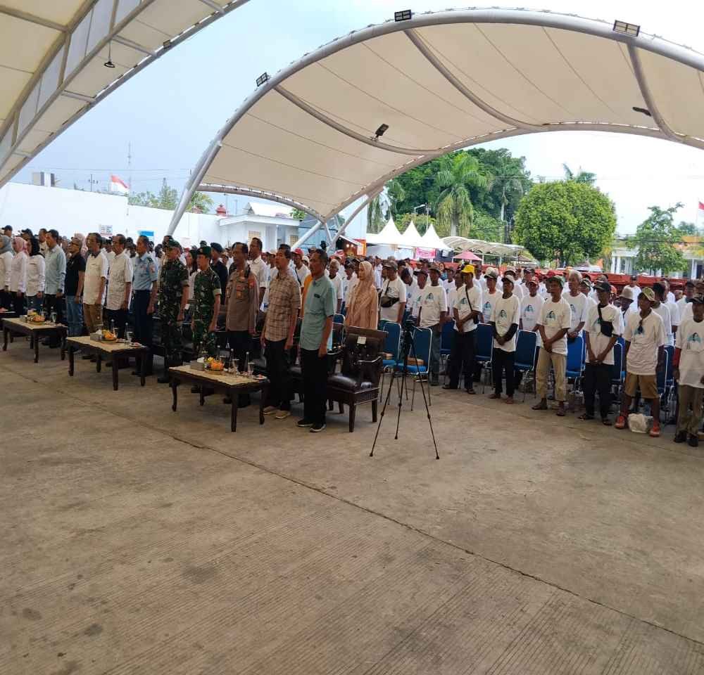 Pemerintah Serahkan 200 Becak Listrik kepada Abang Becak di Kota Madiun