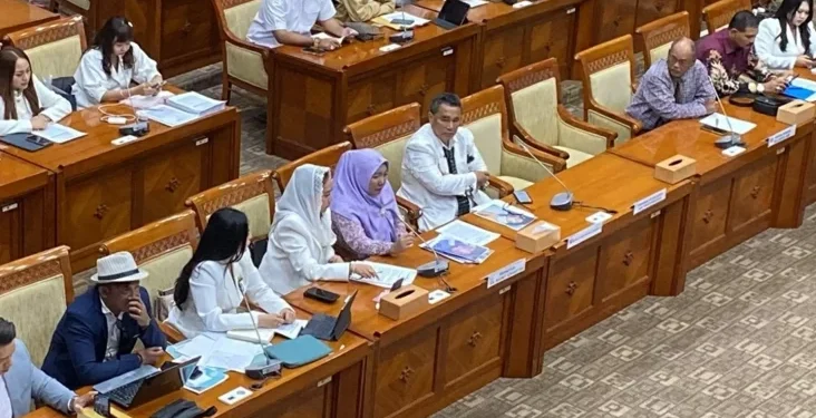 Hotman Paris Bela ABK Sea Dragon di DPR, Soroti Tuntutan Mati Tanpa Bukti