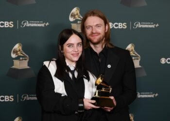 Billie Eilish Menang Grammy 2026 Berkat “Wildflower”