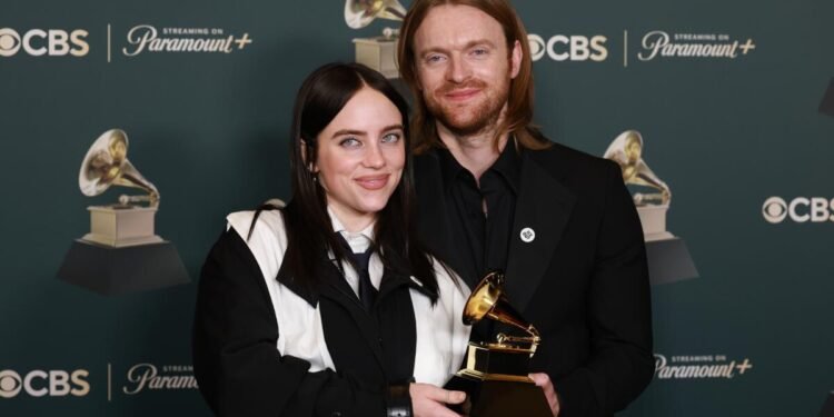 Billie Eilish Menang Grammy 2026 Berkat “Wildflower”