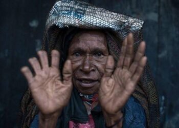 Potong Jari Suku Dani: Simbol Duka yang Bikin Kita Merenung