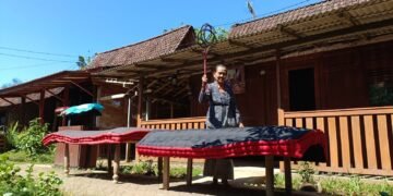 Mepe Kasur: Strategi Budaya Osing Merawat Identitas di Era Modern