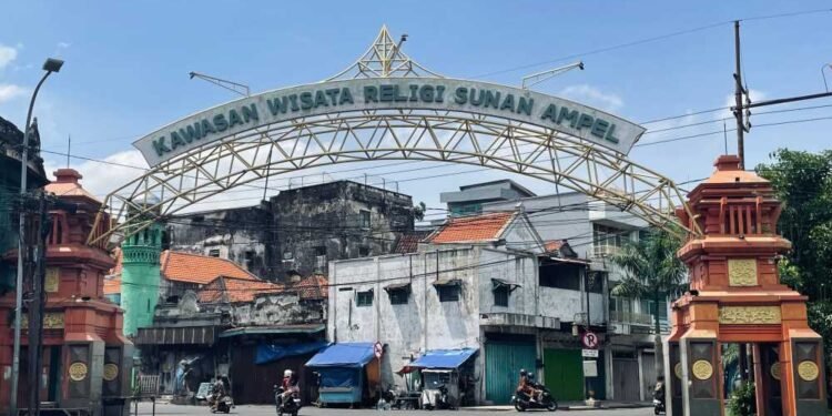 Menyusuri Ampel: Jejak Islam Tertua dan Kehidupan Kota Surabaya