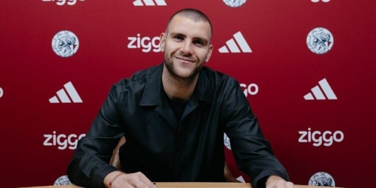 Maarten Paes Resmi ke Ajax: Garuda ke Johan Cruyff Arena