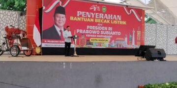 Pemerintah Serahkan 200 Becak Listrik kepada Abang Becak di Kota Madiun