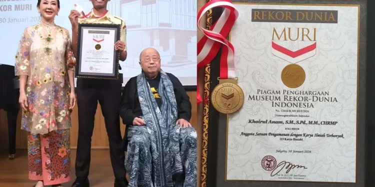 Satpam Khoirul Anam Pecahkan Rekor MURI, Lewat 13 Karya Ilmiah