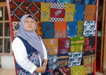 Dari Daun Pahit ke Panggung Dunia: Kisah Tatik dan Batik Sambiloto