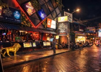 Legian: Ketika Malam Tidak Pernah Tidur