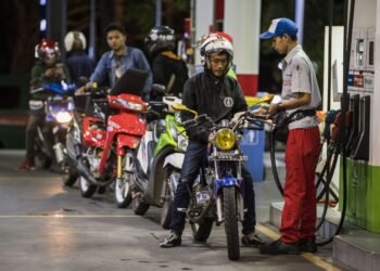 Nggak Turun di SPBU: Santai atau Lagi Ngetes Nyawa?