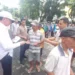 Jokowi Bagikan 500 Paket Sembako dan THR untuk Tukang Becak di Solo