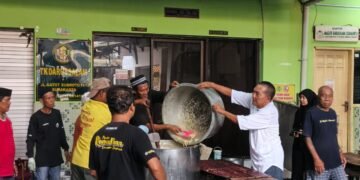 Antre Sejak Sore! Bubur Samin Jayengan Jadi Simbol Solidaritas Ramadan